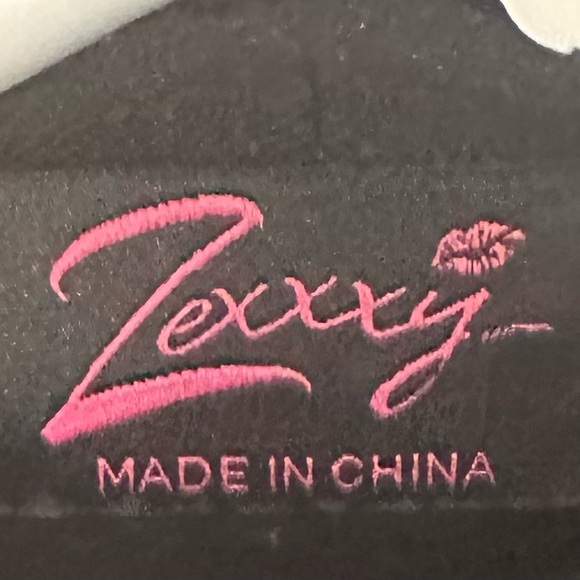 Zexxxy Black Long Knit Robe with White Piping - Size XL - Picture 2 of 2